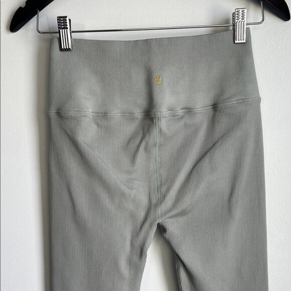 Spiritual Gangster Love Sculpt Seamless 7/8 Ruffle Legging - M/L - Picture 9 of 12